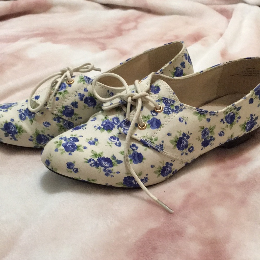 Restricted Vintage Blue Rose Loafers